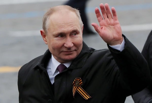 Tổng thống Nga Putin có chỉ tay chữ thập